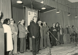 1981_02_22 I maestri Roman Vlad e Goffredo Petrassi nominati cittadini onorari aquilani inv 996 vol 6.tif