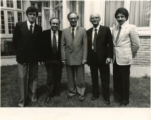 1982_05 Toronto, Consolato d'Italia - delegazione della Società dei Concerti (G. Verna, V. Antonellini, N. Carloni e Rocco Mxxx) con autorità canadesi e il console Pierluigi Conti ann NN inv 1107 vol 6.tif