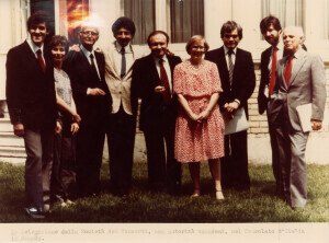 1982_05 Toronto, Consolato d'Italia - delegazione della Società dei Concerti (G. Verna, V. Antonellini, N. Carloni e Rocco Mxxx) con autorità canadesi e il console Pierluigi Conti ann NN inv 1108 vol 6.tif