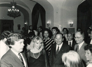 1982_08_21 Musicarchitettura Canada '82 - Cerimonia d'inaugurazione del Festival - autorità cittadine, regionali, ambasciatore del Canada a Roma Ghislain Hardy, diplomatici e autorità canadesi ann 1463 inv 1118 vol 6.tif