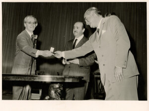 1966_10_11 Presidente Accademia S. Cecilia R. Silvestri, Nino Carloni, G. Petrassi e  Sindaco De Rubeis inv 129 vol 1.tif