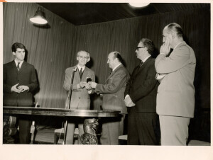 1966_10_11 Presidente Accademia S. Cecilia R. Silvestri, Nino Carloni, G. Petrassi e  Sindaco De Rubeis inv 133 vol 1.tif