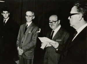 1966_10_11 Presidente Accademia S. Cecilia R. Silvestri, Nino Carloni, G. Petrassi e  Sindaco De Rubeis inv 136 vol 1.tif