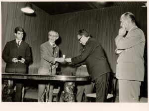 1966_10_11 Presidente Accademia S. Cecilia R. Silvestri, Nino Carloni, G. Petrassi e  Sindaco De Rubeis inv 138 vol 1.tif