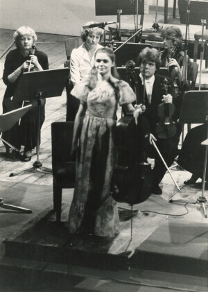 1982_09_11 Musicarchitettura '82 - Orchestra Sinfonica Abruzzese; Shauna Rolston, violoncello; Ermanno Florio, direzione - ann 1496 inv 1406 vol 8.tif