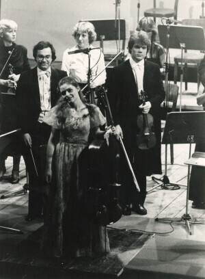 1982_09_11 Musicarchitettura '82 - Orchestra Sinfonica Abruzzese; Shauna Rolston, violoncello; Ermanno Florio, direzione - ann 1496 inv 1416 vol 8.tif