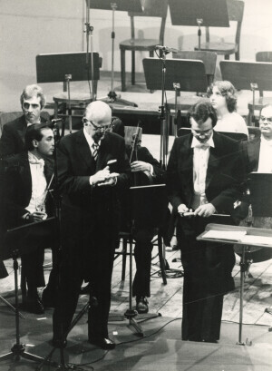 1982_09_11 Musicarchitettura '82 - Orchestra Sinfonica Abruzzese; Shauna Rolston, violoncello; in foto il Direttore Ermanno Florio con Nino Carloni - ann 1496 inv 1423 vol 8.tif