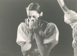 1982_10_17 Compagnia 'Danza Prospettiva' di Vittorio Biagi - Omaggio a Strawinskij; Gloria Brandani in 'Le Nozze' ann 1498 inv 1067 vol 8.tif