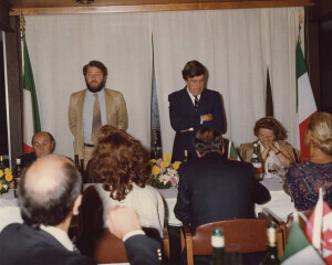 1982_09 Musicarchitettura '82 - Cena di gala di chiusura del festival presso il ristorante 'Il Tetto' - in foto il Ministro della Cultura canadese Fleming ann NN inv 1507 vol 8.tif
