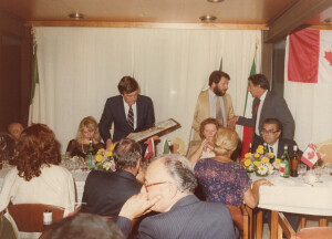 1982_09 Musicarchitettura '82 - Cena di gala di chiusura del festival presso il ristorante 'Il Tetto' - in foto il Ministro della Cultura canadese Fleming ann NN inv 1509 vol 8.tif