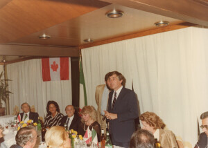 1982_09 Musicarchitettura '82 - Cena di gala di chiusura del festival presso il ristorante 'Il Tetto' - in foto il Ministro della Cultura canadese Fleming ann NN inv 1521 vol 8.tif