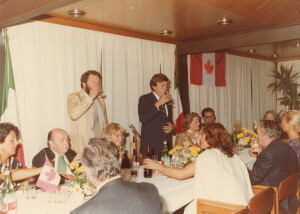 1982_09 Musicarchitettura '82 - Cena di gala di chiusura del festival presso il ristorante 'Il Tetto' - in foto il Ministro della Cultura canadese Fleming ann NN inv 1523 vol 8.tif