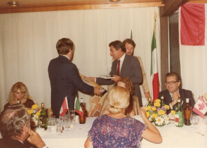 1982_09 Musicarchitettura '82 - Cena di gala di chiusura del festival presso il ristorante 'Il Tetto' - in foto il Ministro della Cultura canadese Fleming ann NN inv 1524 vol 8.tif