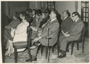 1970_10_07 Una riunione al foyer della Società dei Concerti; tra gli altri Nino Carloni, Battaglia, Barattelli, sindaco De Rubeis, A. Neri ann NN inv 217 vol 2.tif