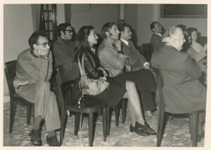 1970_10_07 Una riunione al foyer della Società dei Concerti; tra gli altri Nino Carloni, Battaglia, Barattelli, sindaco De Rubeis, A. Neri ann NN inv 220 vol 2.tif