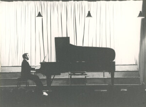 1983_12_08 Trio di Giovani  (Maurizio Daffunchio; Oreste De Tommaso; Carlo Benedetti) e Giuseppe Scotese in occasione del 50° anniversario della morte di B. Barattelli ann 1627 inv 1870 vol 11.tif