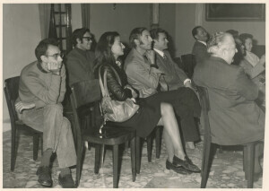 1970_10_07 Una riunione al foyer della Società dei Concerti; tra gli altri Nino Carloni, Battaglia, Barattelli, sindaco De Rubeis, A. Neri ann NN inv 224 vol 2.tif