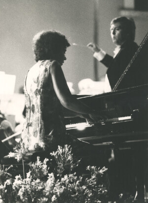 1984_07_24 Musicarchitettura '84 - Chiusura del festival - Orchestra Sinfonica Abruzzese e Berliner Klaviertrio - Johannes Winkler, direzione; Eva Ander, pianoforte - ann 1761 inv 2205 vol 12.tif