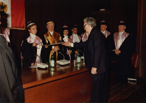 1985_03_13 Conferimento Laurea Honoris Causa al Maestro Goffredo Petrassi - Aula Magna dell'Università degli Studi dell'Aquila ann NN inv 2238 vol 13.tif