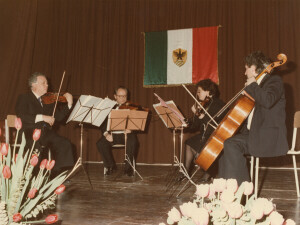 1985_03_13 Conferimento Laurea Honoris Causa al Maestro Goffredo Petrassi - Aula Magna dell'Università degli Studi dell'Aquila ann NN inv 2244 vol 13.tif