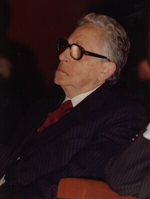 1985_03_13 Conferimento Laurea Honoris Causa al Maestro Goffredo Petrassi - Aula Magna dell'Università degli Studi dell'Aquila ann NN inv 2253 vol 13.tif