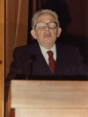 1985_03_13 Conferimento Laurea Honoris Causa al Maestro Goffredo Petrassi - Aula Magna dell'Università degli Studi dell'Aquila ann NN inv 2254 vol 13.tif