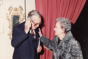 1991_12_09 Cerimonia d'intitolazione dell'Auditorium a Nino Carloni - presenti anche il M° Goffredo Petrassi e il M° Roman Vlad inv 2711 vol 15.tif