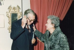 1991_12_09 Cerimonia d'intitolazione dell'Auditorium a Nino Carloni - presenti anche il M° Goffredo Petrassi e il M° Roman Vlad inv 6474 vol 15.tif