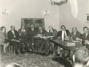 1973_10_12 Presentazione della 28ma Stagione al foyer dell'Ente - Tra gli altri Roman Vlad, Carloni, De Rubeis ann NN inv 449 vol 3.tif