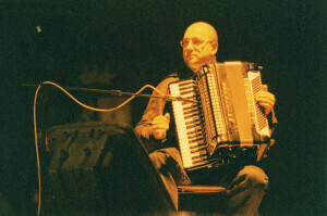 1999_12_16 Eugenio Bennato e Musicanova inv 3657 vol 18.tif