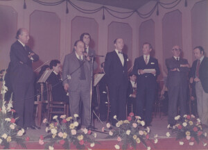 1975_11_07 Orchestra Sinfonica Abruzzese - In foto vari personaggi quali Carloni, Vlad, Antonellini, Verna, sindaco Lopardi, Berlinguer - ann 926 inv 500 vol 3.tif