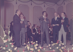 1975_11_07 Orchestra Sinfonica Abruzzese - In foto vari personaggi quali Carloni, Vlad, Antonellini, Verna, sindaco Lopardi, Berlinguer - ann 926 inv 502 vol 3.tif