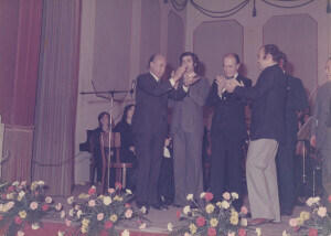 1975_11_07 Orchestra Sinfonica Abruzzese - In foto vari personaggi quali Carloni, Vlad, Antonellini, Verna, sindaco Lopardi, Berlinguer - ann 926 inv 515 vol 3.tif