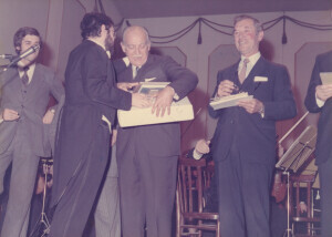 1975_11_07 Orchestra Sinfonica Abruzzese - In foto vari personaggi quali Carloni, Vlad, Antonellini, Verna, sindaco Lopardi, Berlinguer - ann 926 inv 517 vol 3.tif