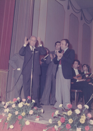 1975_11_07 Orchestra Sinfonica Abruzzese - In foto vari personaggi quali Carloni, Vlad, Antonellini, Verna, sindaco Lopardi, Berlinguer - ann 926 inv 518 vol 3.tif