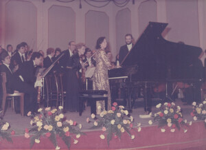 1975_11_07 Orchestra Sinfonica Abruzzese - In foto vari personaggi quali Carloni, Vlad, Antonellini, Verna, sindaco Lopardi, Berlinguer - ann 926 inv 521 vol 3.tif