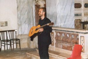 2002_06_23 M. Mela, Rass. Chitarre in chiostro inv 4277 vol 21.tif