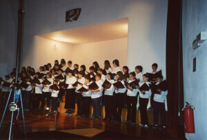 2002_06_21 Coro di voci bianche Barattelli e Annarita Santagada, pianoforte inv 4258 vol 20.tif