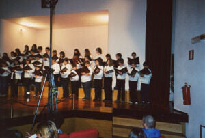 2002_06_21 Coro di voci bianche Barattelli e Annarita Santagada, pianoforte inv 4261 vol 20.tif