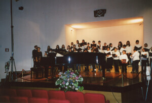 2002_06_21 Coro di voci bianche Barattelli e Annarita Santagada, pianoforte inv 4264 vol 20.tif