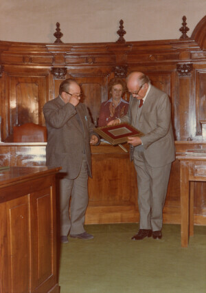 1980_03_23 - 70° compleanno dell'Avv. Nino Carloni - Festeggiamenti nella Sala del Consiglio Comunale ann NN inv 844 vol 5.tif