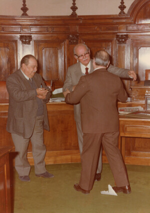 1980_03_23 - 70° compleanno dell'Avv. Nino Carloni - Festeggiamenti nella Sala del Consiglio Comunale ann NN inv 845 vol 5.tif