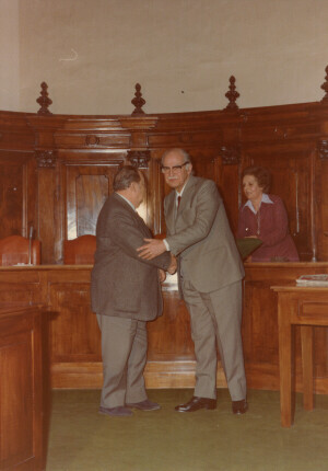 1980_03_23 - 70° compleanno dell'Avv. Nino Carloni - Festeggiamenti nella Sala del Consiglio Comunale ann NN inv 851 vol 5.tif