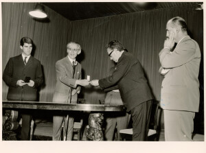 1966_10_11 Presidente Accademia S. Cecilia R. Silvestri, Nino Carloni, G. Petrassi e  Sindaco De Rubeis inv 138 vol 1.tif