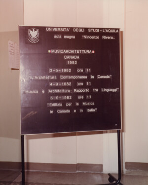 1982_09_03-04-05 Musicarchitettura '82 - Ciclo di Conferenze sull'edilizia per la musica - Aula magna Rivera dell'Università ann 1484-1486-1489 inv 1492 vol 8.tif