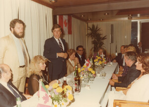 1982_09 Musicarchitettura '82 - Cena di gala di chiusura del festival presso il ristorante 'Il Tetto' - in foto il Ministro della Cultura canadese Fleming ann NN inv 1522 vol 8.tif