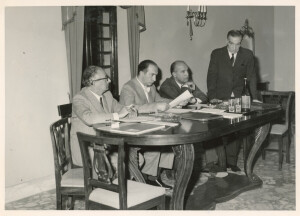 1970_10_07 Una riunione al foyer della Società dei Concerti; tra gli altri Nino Carloni, Battaglia, Barattelli, sindaco De Rubeis, A. Neri ann NN inv 222 vol 2.tif