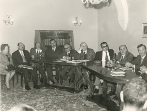 1973_10_12 Presentazione della 28ma Stagione al foyer dell'Ente - Tra gli altri Roman Vlad, Carloni, De Rubeis ann NN inv 449 vol 3.tif