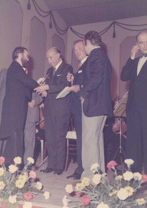 1975_11_07 Orchestra Sinfonica Abruzzese - In foto vari personaggi quali Carloni, Vlad, Antonellini, Verna, sindaco Lopardi, Berlinguer - ann 926 inv 520 vol 3.tif