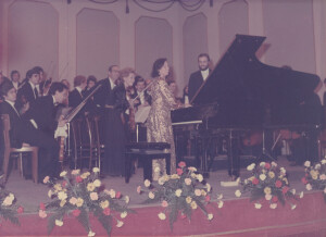 1975_11_07 Orchestra Sinfonica Abruzzese - In foto vari personaggi quali Carloni, Vlad, Antonellini, Verna, sindaco Lopardi, Berlinguer - ann 926 inv 521 vol 3.tif